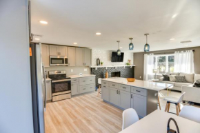 Pet-Friendly South Kingstown Home 5 Mi to Beach!
